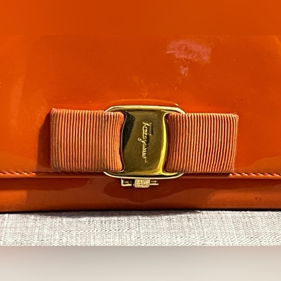Salvatore Ferragamo Vala Bifold Long Wallet vintage & rare color - Picture 8 of 10